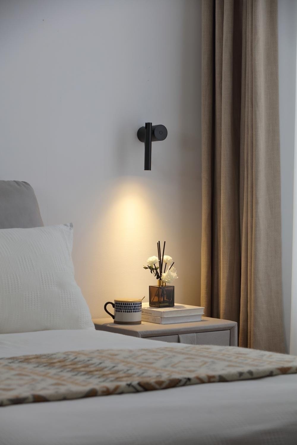 Nydle W - Alternative view